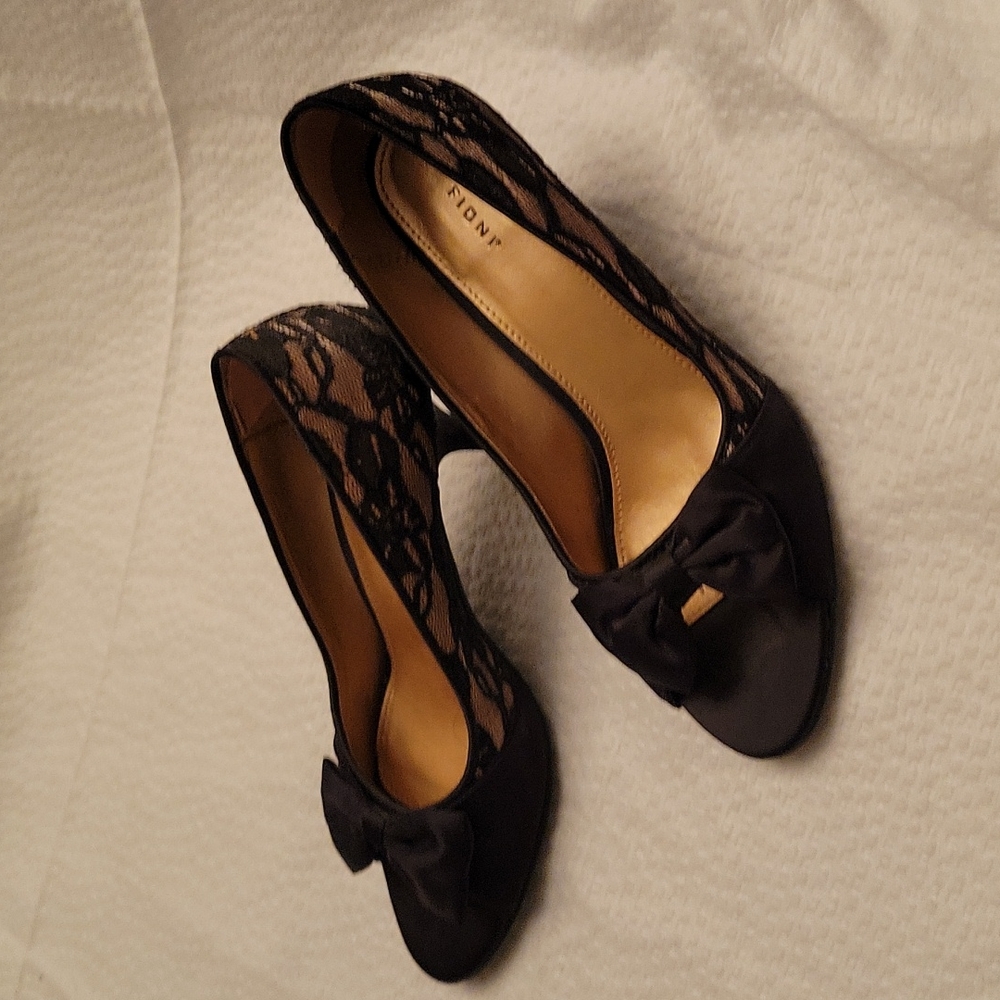 Blace lace heels